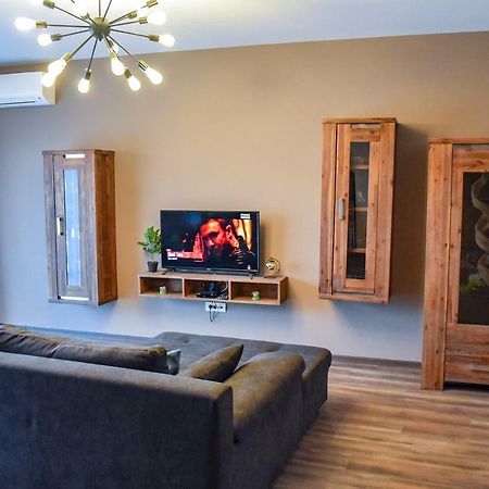 Wood Central Apartment Temeşvar Dış mekan fotoğraf