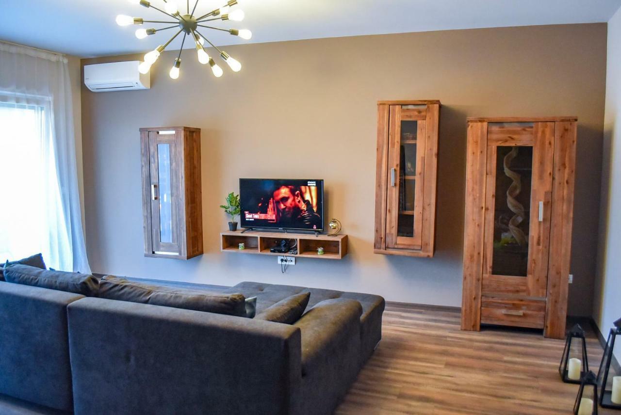 Wood Central Apartment Temeşvar Dış mekan fotoğraf